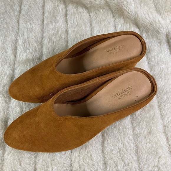 𝅺urban Outfitters Heels - Picture 3 of 8